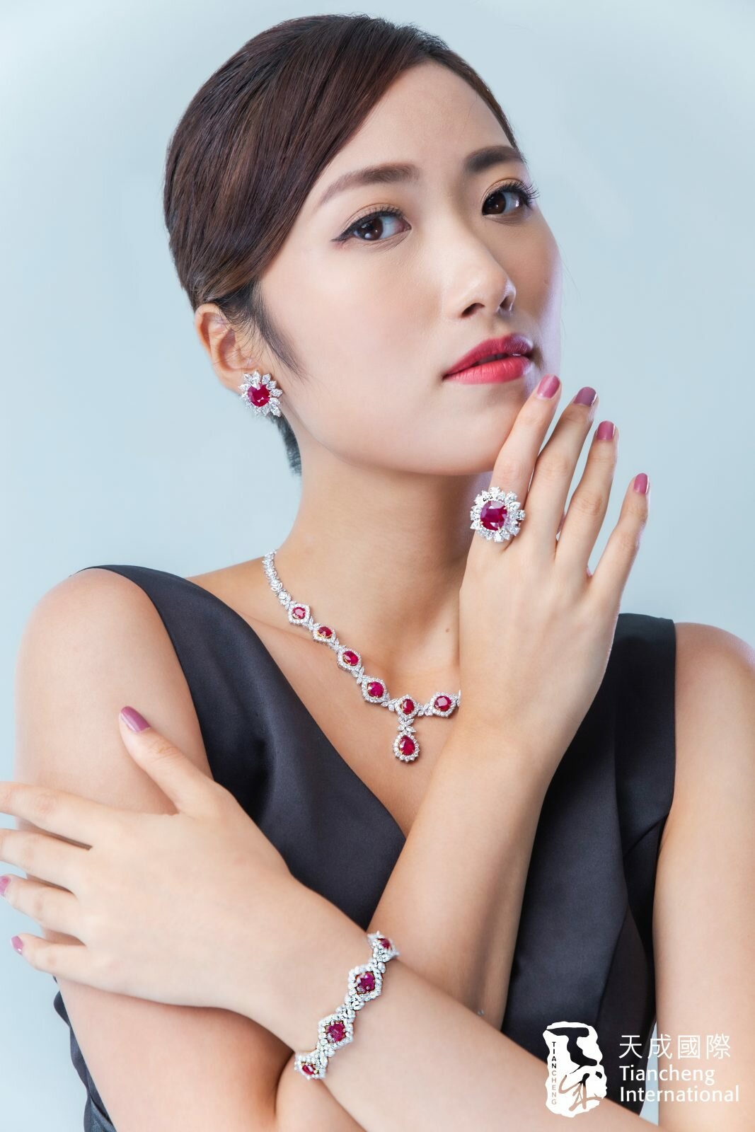 Rare Jewels To Go On Auction In Hong Kong